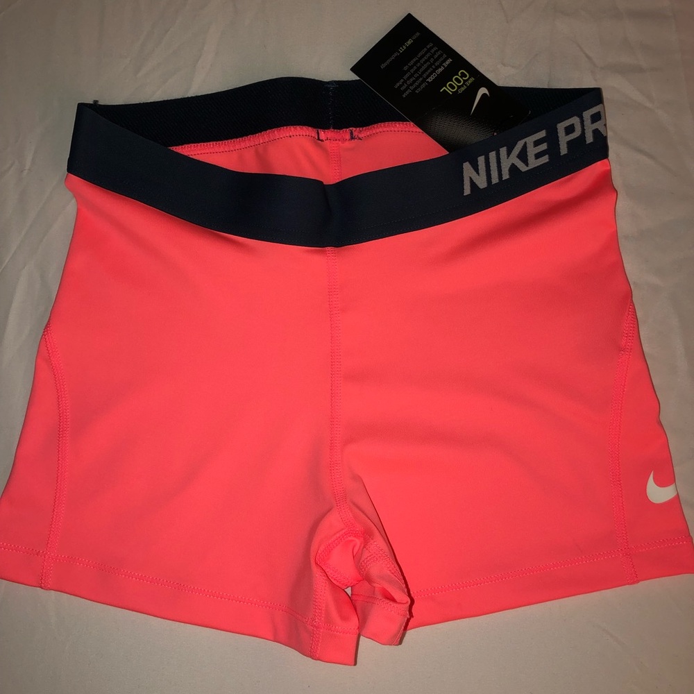 NIKE DRI - FIT SHORTS SIZE Medium